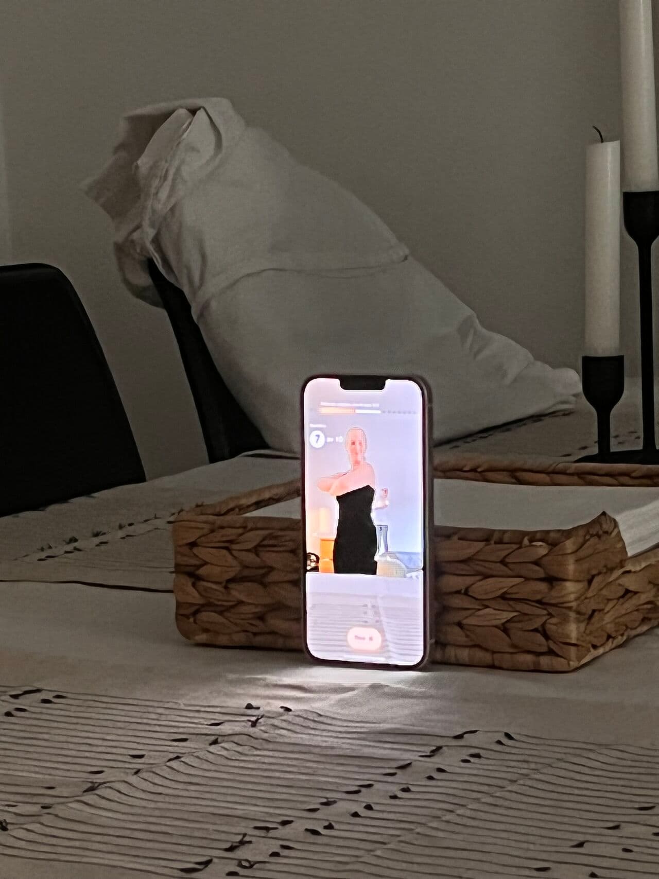 Person som tränar med digitalt program när det passar